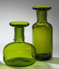 Zwei Waldglasflaschen