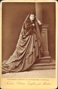 Clara Ziegler als Medea in der Fassung von Grillparzer