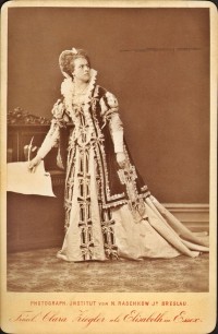 Clara Ziegler als Elisabeth in Laubes "Graf Essex"