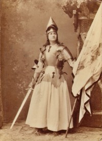 Amanda Lindner als Johanna in Schillers "Die Jungfrau von Orléans"