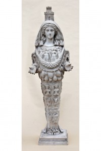 Marmor-Statuette: Artemis Ephesia. 2. Viertel 2. Jahrhundert n. Chr.