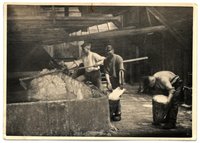 Fotografie von jungen Salinenarbeitern