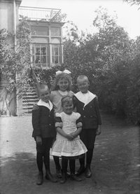 Glasplattennegativ, Franz, Eduard und Margret Bauer mit Hedwig Goette