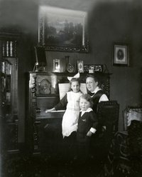 Glasplattennegativ, Clara mit Margret und Eduard