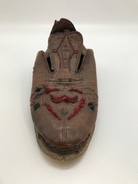 Gemusterte Sandalen aus Leder